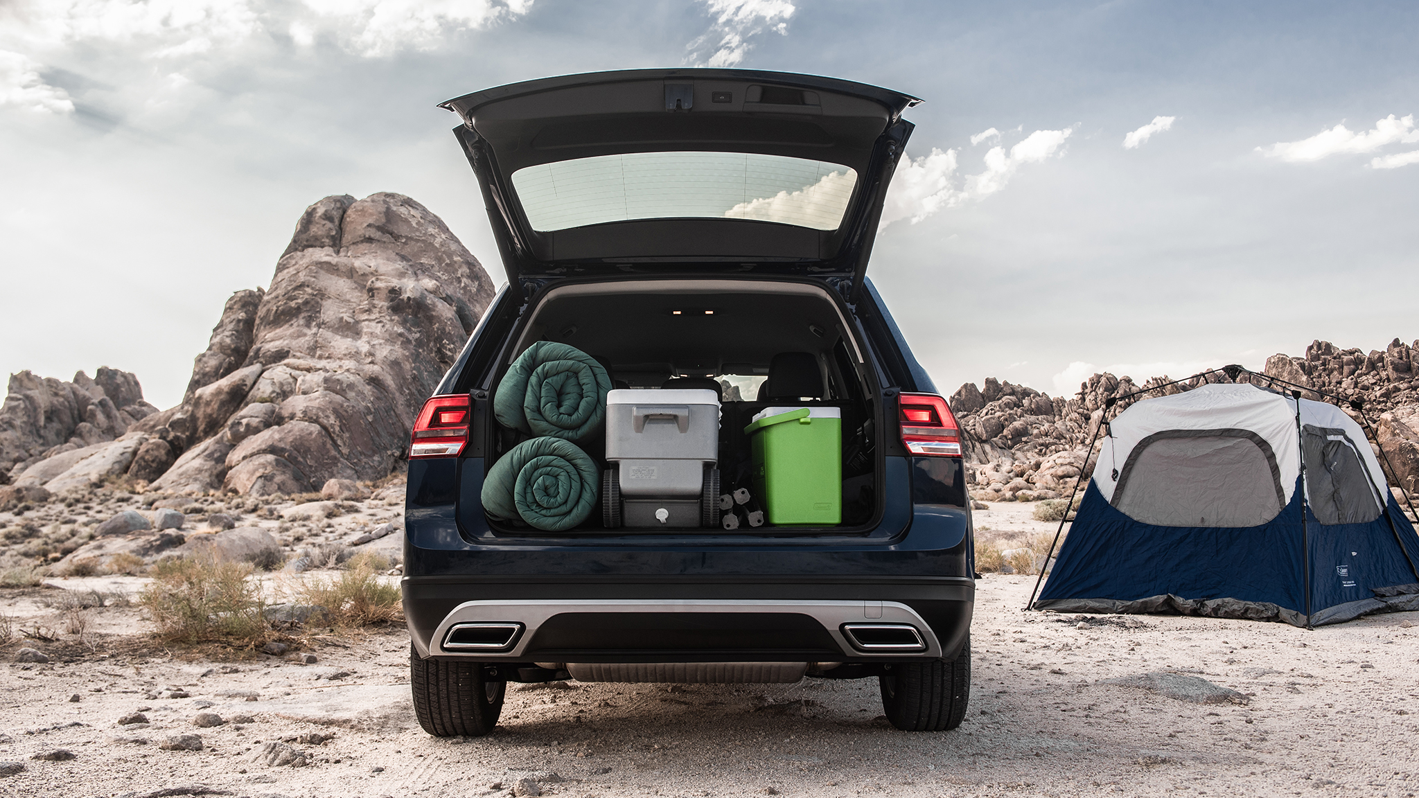 2018-Volkswagen-Atlas-SE-V6-rear-cargo-area