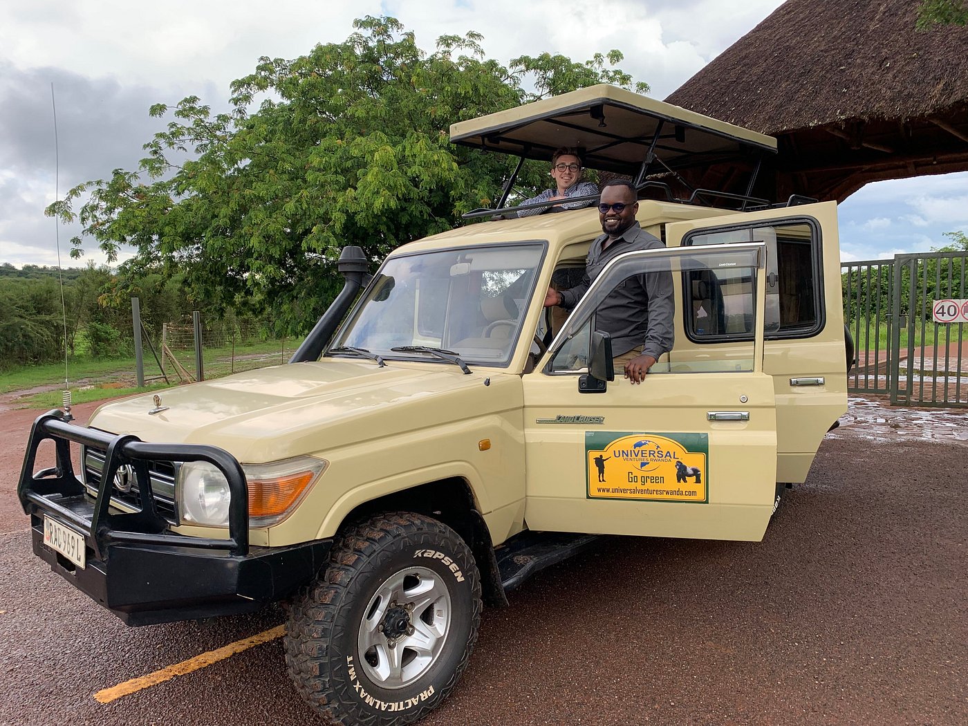Safari car hire in East Africa for wildlife tours