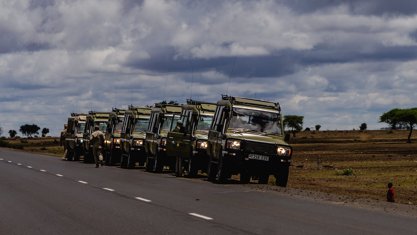 Private car hire from Kigali to Uganda