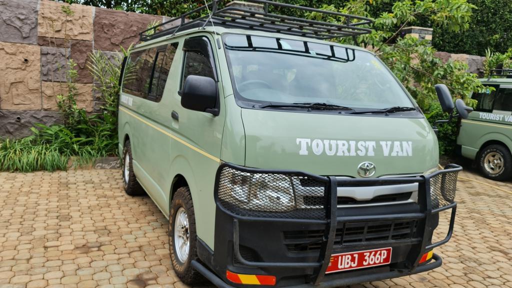 Cheap car hire to Uganda for safari holidays