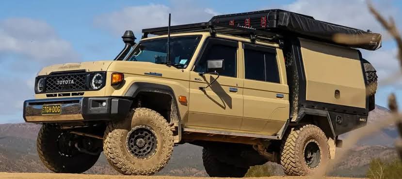 Roof-tent Land Cruiser rental Kenya